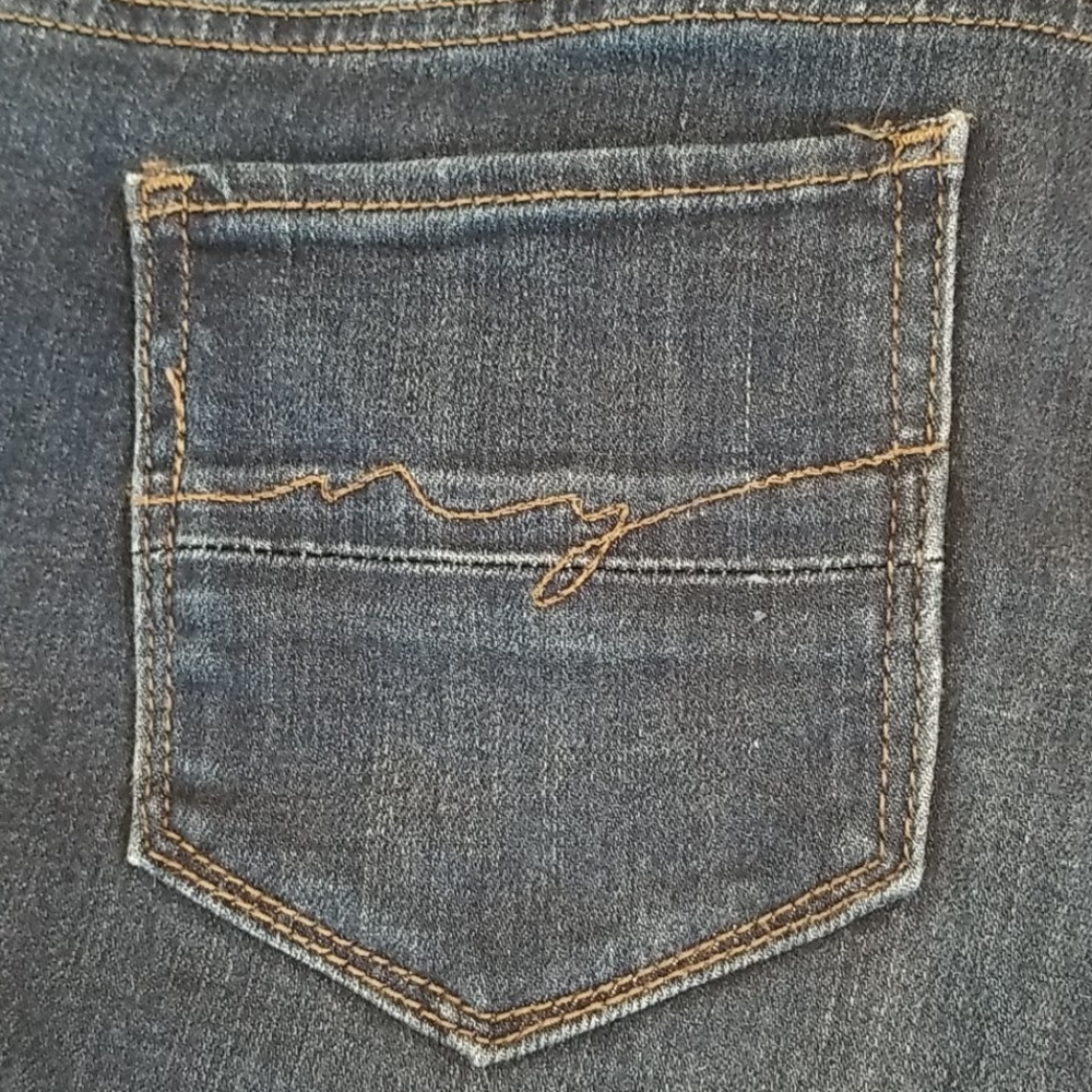 NY & Company Dark Wash Denim Capris - Picture 4 of 5